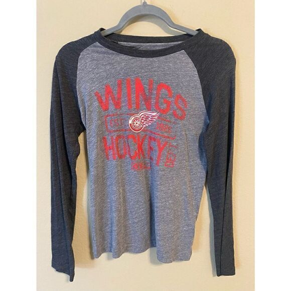 Red Wings Hockey T-Shirt   - Picture 1 of 3